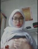 Bokep laura jilbab putih sange nakal hot
